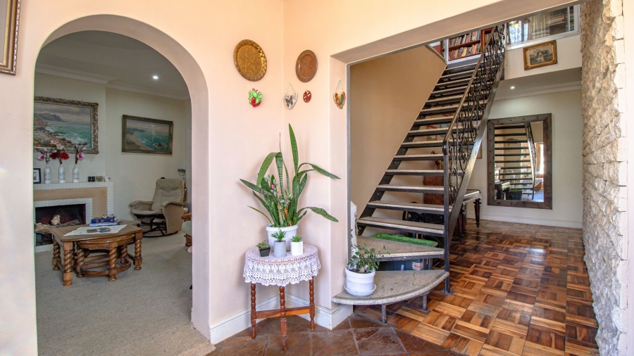 6 Bedroom Property for Sale in Van Ryneveld Western Cape